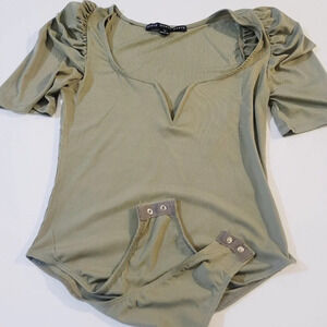 HYFVE Women's Mauve Ribbed Bodysuit Short Sleeve Split Neck Green Size M